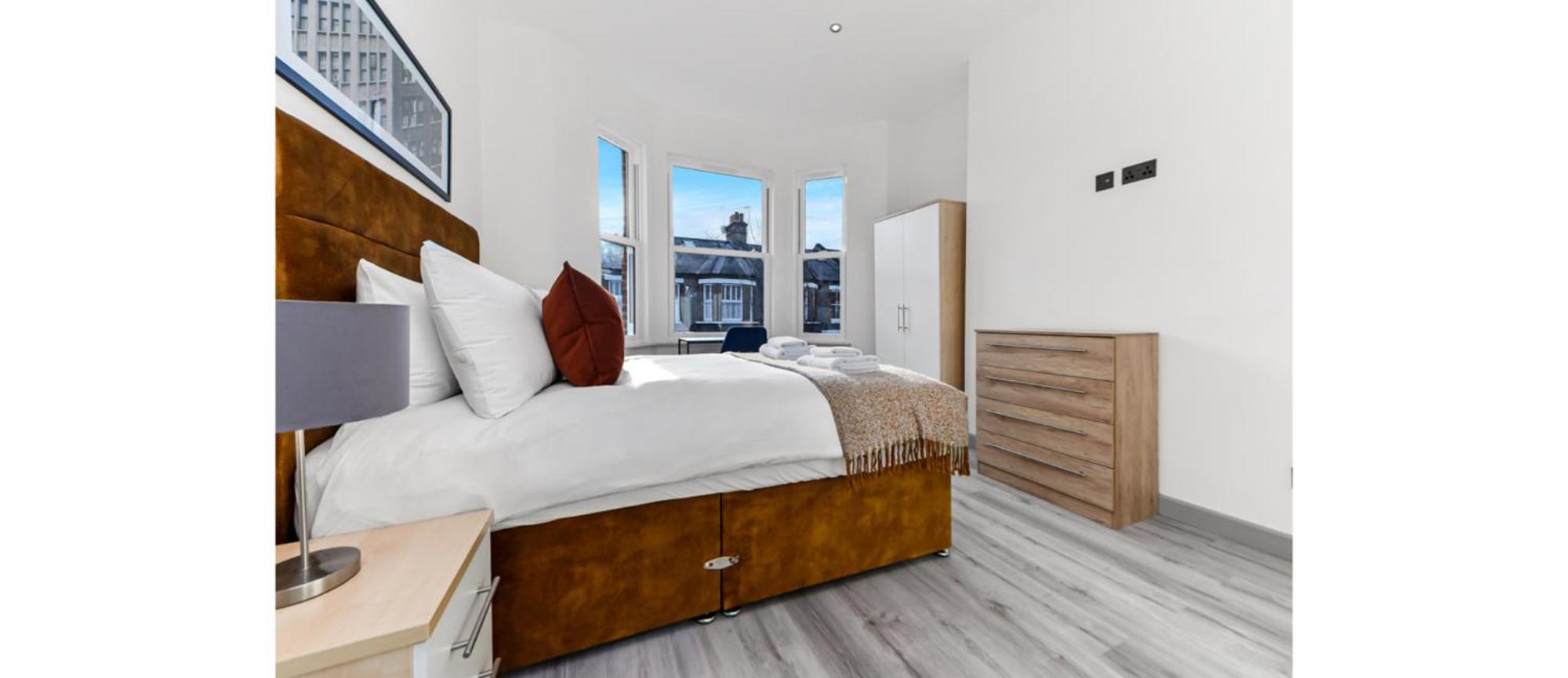 Apartment Huge, Brand-new Flat For Friends & Families! London